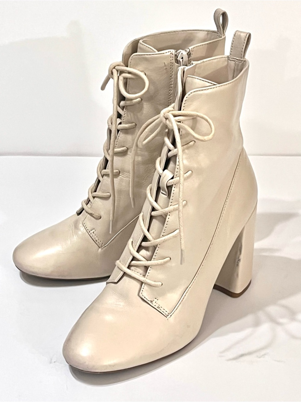 GB Gianni Bini Cream soft Leather Lace-Up Ankle Boots Side Zip Chunky Heel 8.5 - Picture 3 of 9